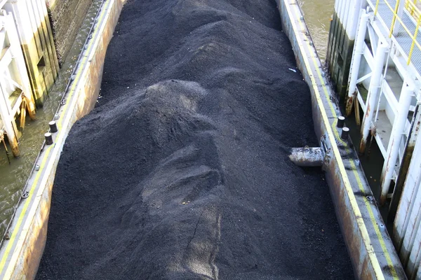 석탄 바지선 — 스톡 사진