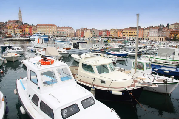 Bateaux en Rovinj marina, Istrie, Croatie — Photo