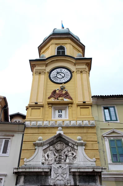 La tour de l'horloge de la ville baroque à Rijeka — Photo
