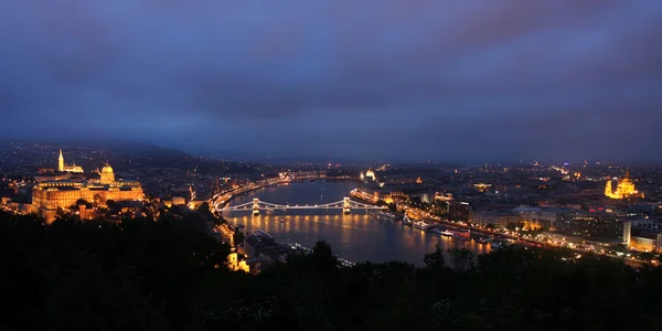 Будапешт (Угорщина) з фортеці Цитадель. — стокове фото