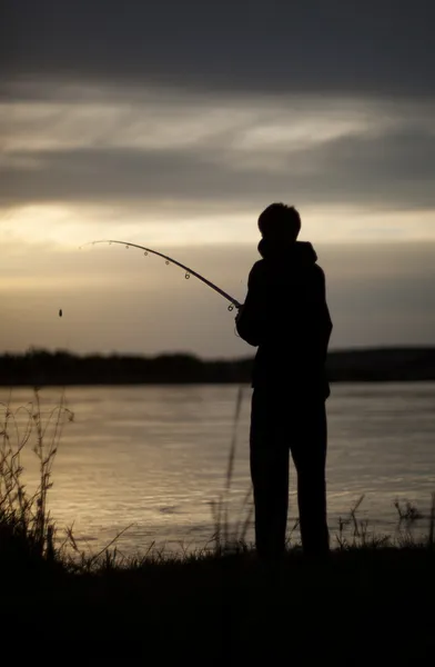 Рибалка на заході сонця — стокове фото