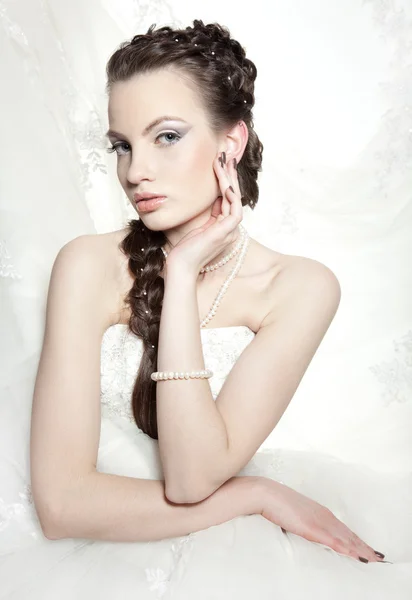 The beautiful european bride — Stock Photo, Image