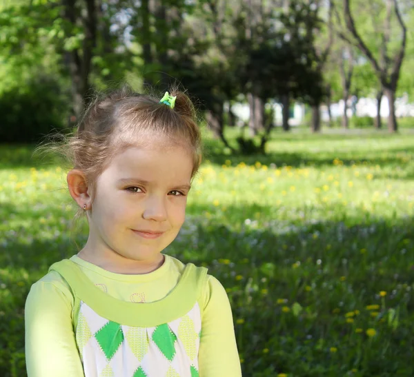 Little girl outdoor portrait — Stock Photo, Image