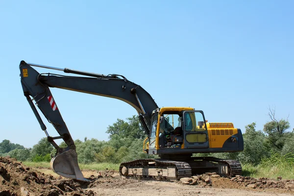Sitio de construcción con excavadora — Foto de Stock
