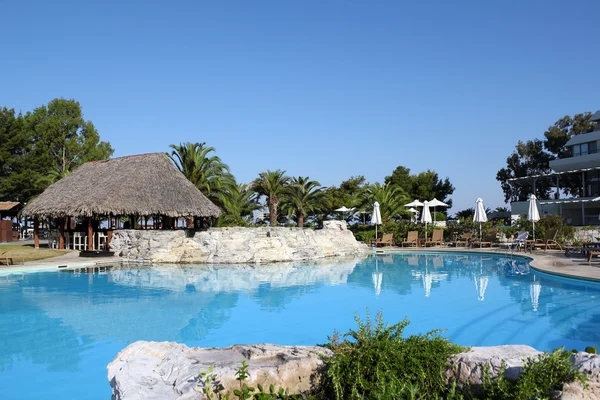 Tropic bar e piscina — Fotografia de Stock