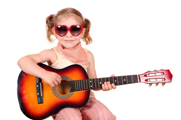 太阳镜和吉他的小女孩 — 图库照片