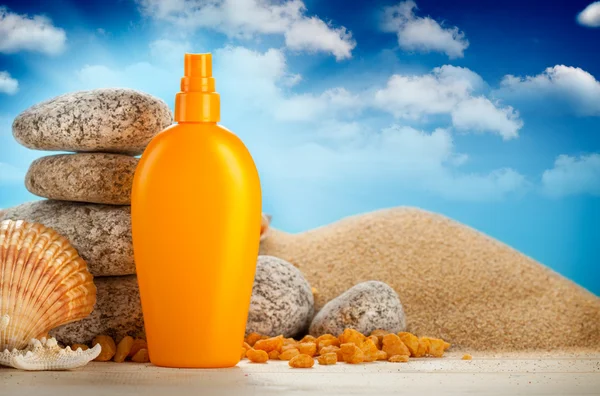 Sunbath - suntan oil on beach — Stock Photo, Image
