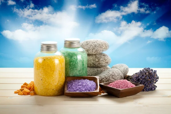Lázně a aromaterapie - koupelová sůl — Stock fotografie