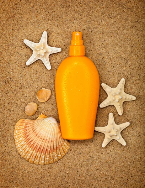 Summer beach - suntan oil — Stock Photo, Image