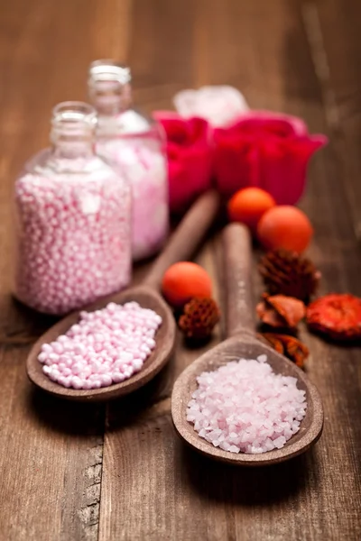 Rosa badsalt för aromaterapi — Stockfoto