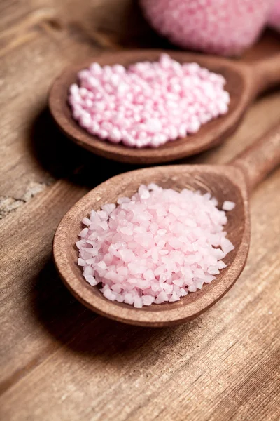 Poskytuje lázeňské soli aromaterapie- — Stock fotografie