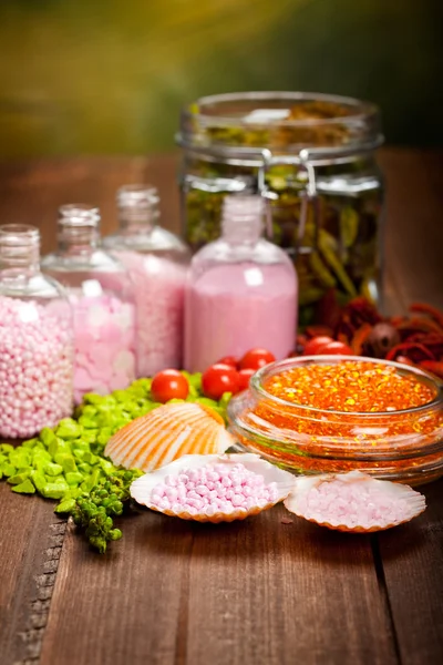Aromaterapia - bagno sale e conchiglie — Foto Stock