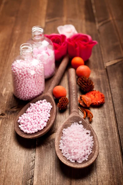 Rózsaszín fürdősó a Aromaterápia — Stock Fotó