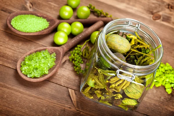Aromatherapie - groene badzout — Stockfoto