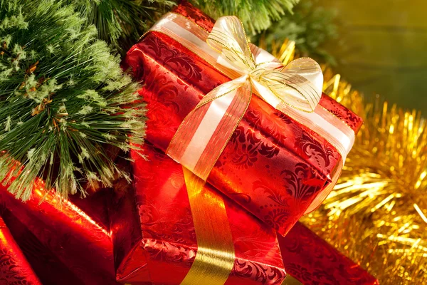 Arbre de Noël et cadeaux — Photo