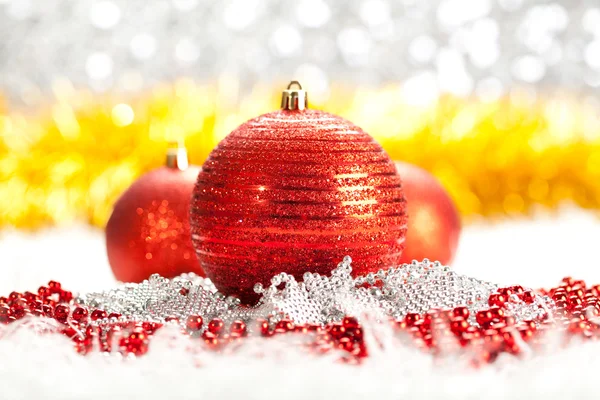 Noel arka plan - kırmızı baubles — Stok fotoğraf