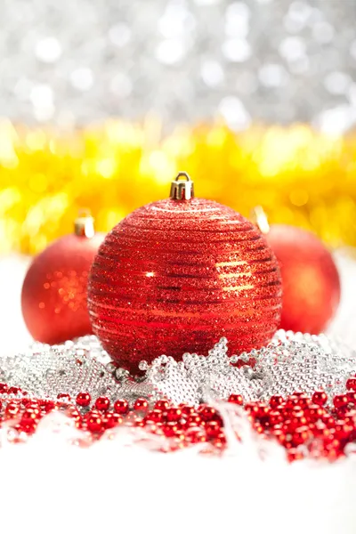 クリスマス デコレーション - 赤いボール — ストック写真