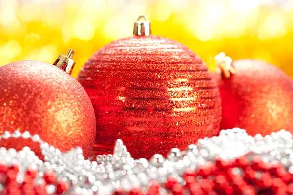 Boże Narodzenie - trzy czerwone kulki — Zdjęcie stockowe