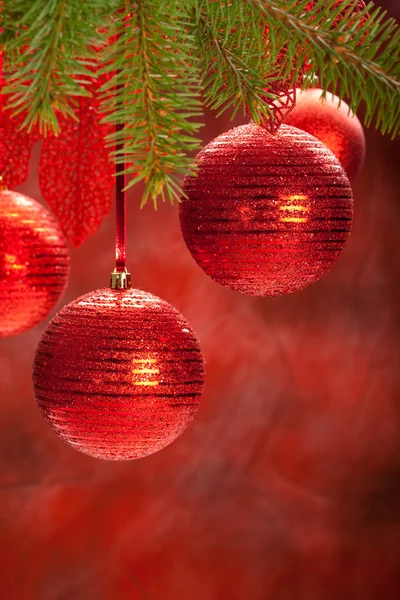 Achtergrond - rode kerstballen — Stockfoto