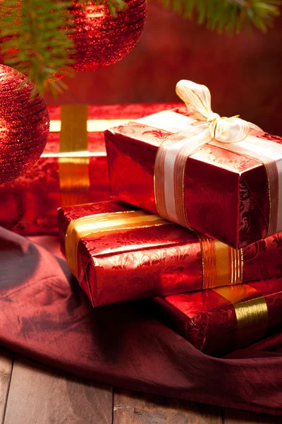 Christmas decoration - gifts and balls — Stock Photo, Image