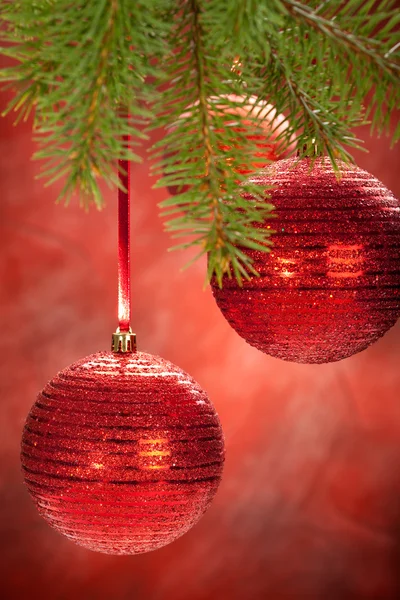 Bola vermelha decoração de Natal — Fotografia de Stock