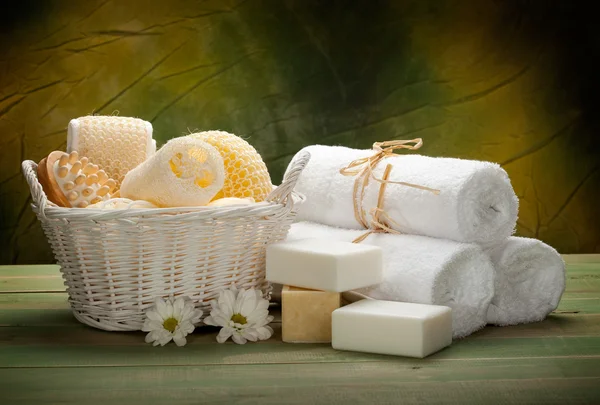 Massagewerkzeuge, Seife und Handtücher — Stockfoto