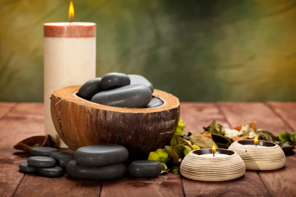 Tratamiento de spa - piedras de masaje —  Fotos de Stock