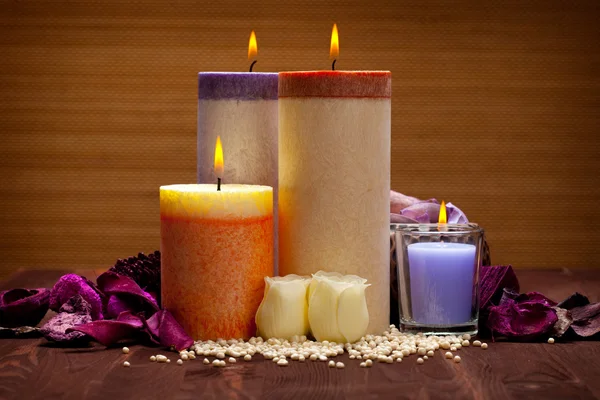 Aromaterapie - koupelová sůl a svíčky — Stock fotografie