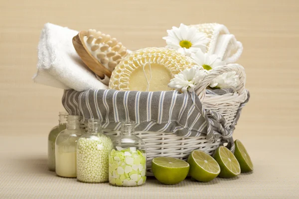 Wellness - Massagewerkzeuge und Badesalz — Stockfoto