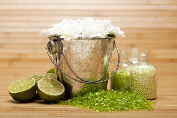 Flowers and Lime bath salt — Stock Photo, Image