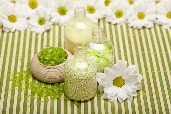 Aromatherapy - Flowers and bath salt — Stock Photo, Image