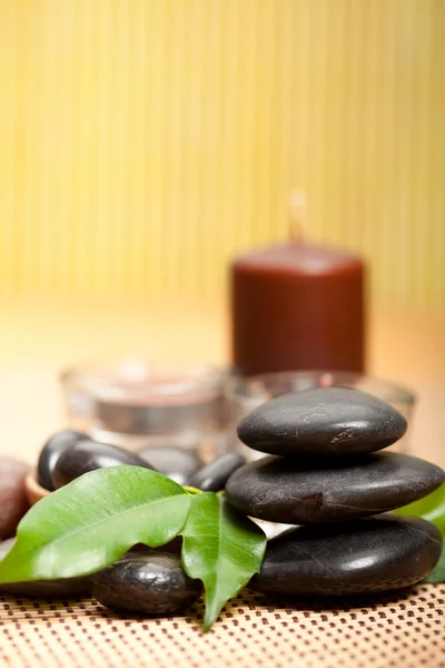 Black spa stones and candles — Stock Photo, Image