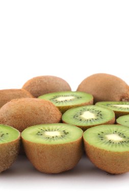 Beyaz arkaplanda Kiwi