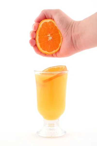 Пити апельсиновий сік — стокове фото