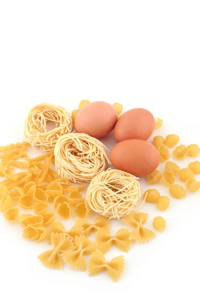 意大利面通心粉和鸡蛋 — 图库照片