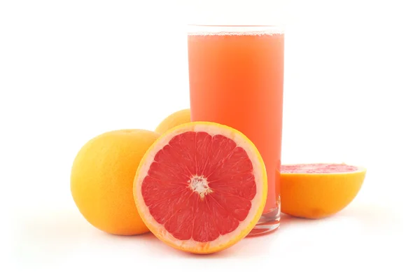 Grapefruktjuice och mogen grapefrukt — Stockfoto