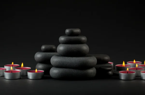 Spa stenen en kaarsen — Stockfoto