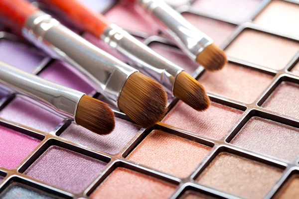 Eye shadows palette and professional brushes — Stock Photo, Image