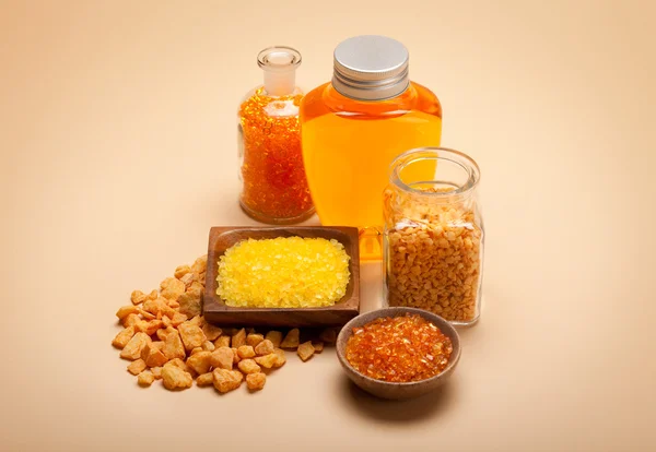 Minerales de spa: sal de baño de naranja y aceite esencial —  Fotos de Stock