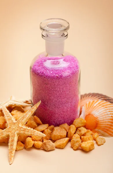 Pink bath salt and sea shells — Stock Photo, Image