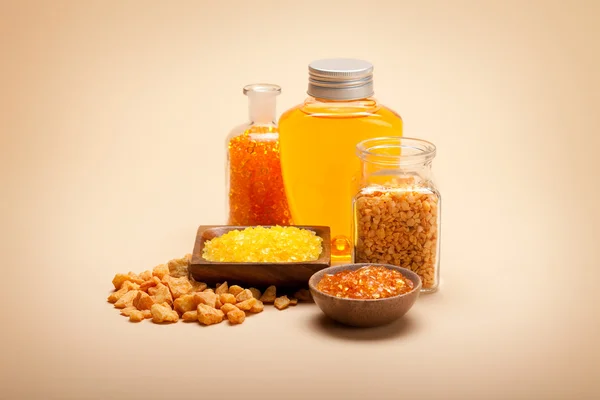 Minerales de spa: sal de baño de naranja y aceite esencial — Foto de Stock