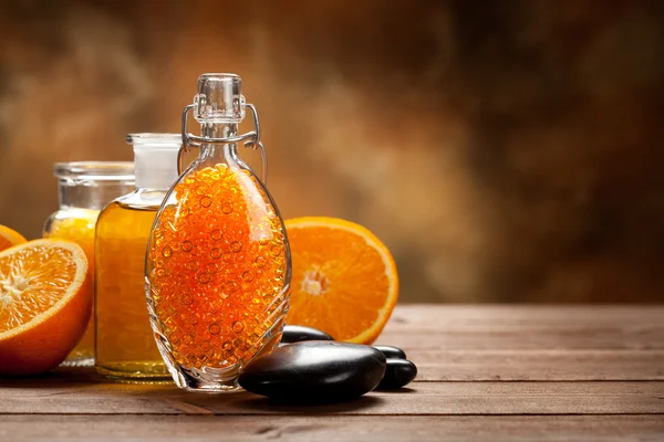 Oranje spa - badzout en etherische olie — Stockfoto