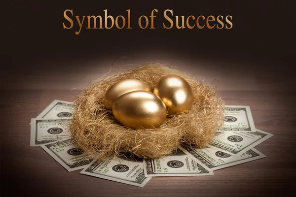 成功-三个黄金蛋的标志 — 图库照片