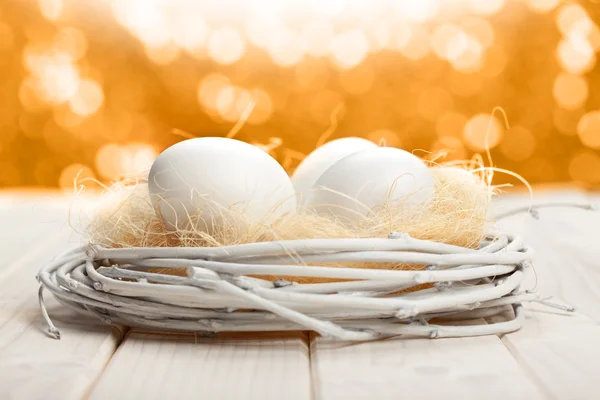 Пасхальные белые яйца — стоковое фото