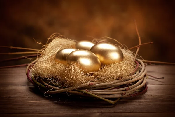 황금색 부활절 달걀 — 스톡 사진