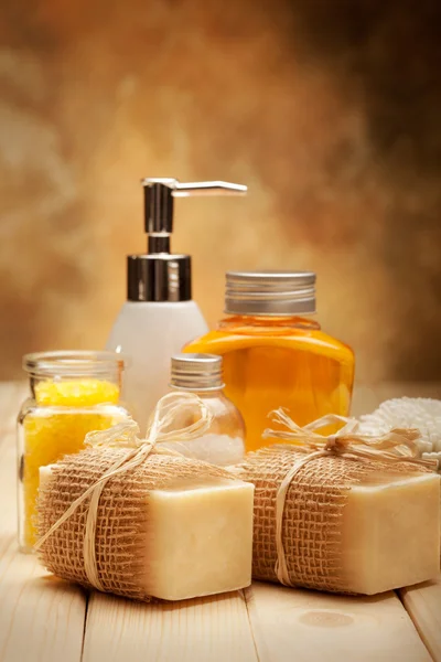 Tratamento de spa - sabão e sal de banho — Fotografia de Stock