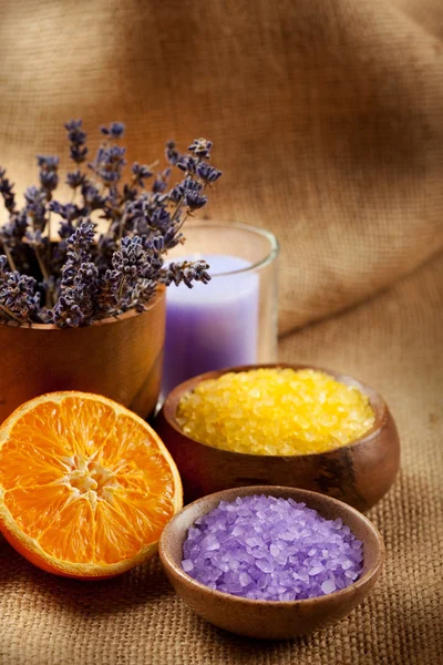 Natura morta Spa - Arancione e aromaterapia alla lavanda — Foto Stock