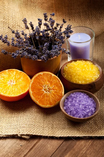 Aromaterapi - orange och lavendel mineraler — Stockfoto