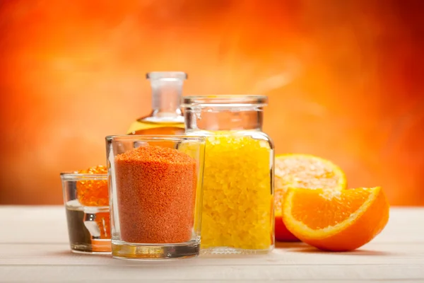 Апельсиновая ароматерапия - соль для ванн — стоковое фото