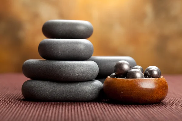 Оздоровчий масаж камінням — стокове фото
